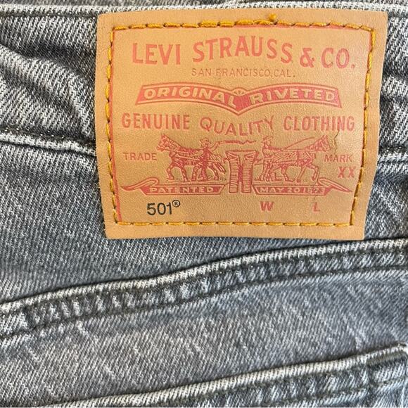 Levi’s 501 Original Short in Cabo Rise Frayed Raw Cut Hem Women’s Sz 26 - Picture 5 of 8